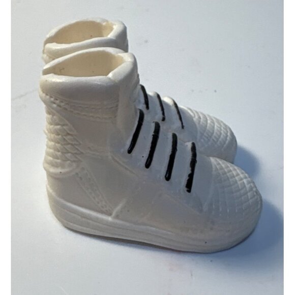 Monster High White Sneaker Shoes Deuce Gorgon Gil Game Night Mattel - Picture 2 of 4